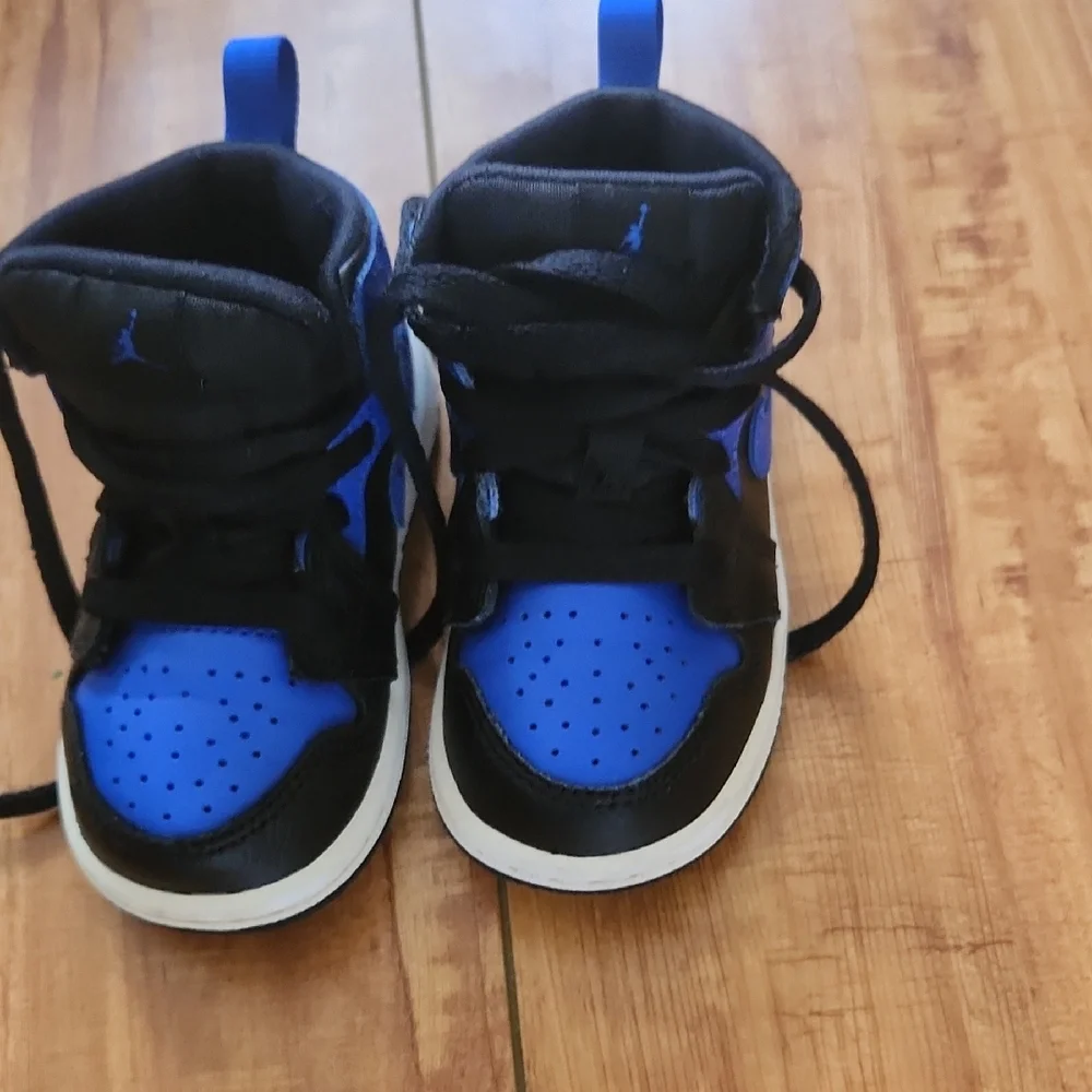Jordan Black and Blue Iconic Sneakers - Picture 1 of 6